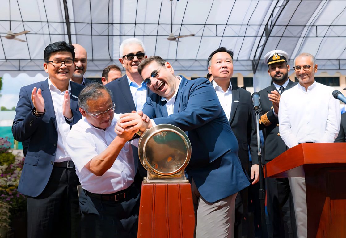 Captain Katsuya Abe and Orhan Remzi Karadeniz initiating the telegraph during the delivery ceremony of KARADENIZ LNGT POWERSHIP AMERICAS in Singapore.