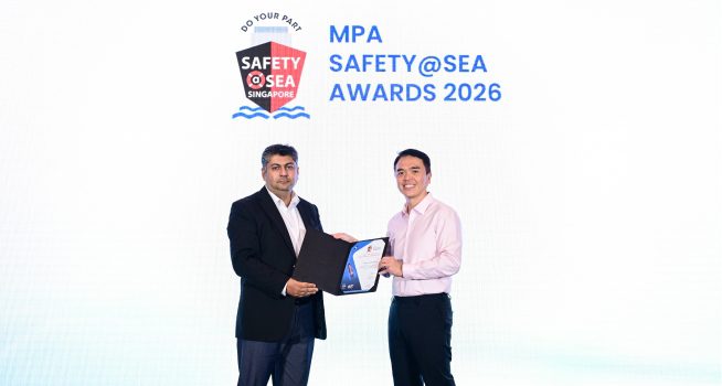 MPA Chief Executive Mr Ang Wee Keong presents the MPA Safety@Sea Award 2026 to Rohit Talwar, Director QHSE, Synergy Marine Group.